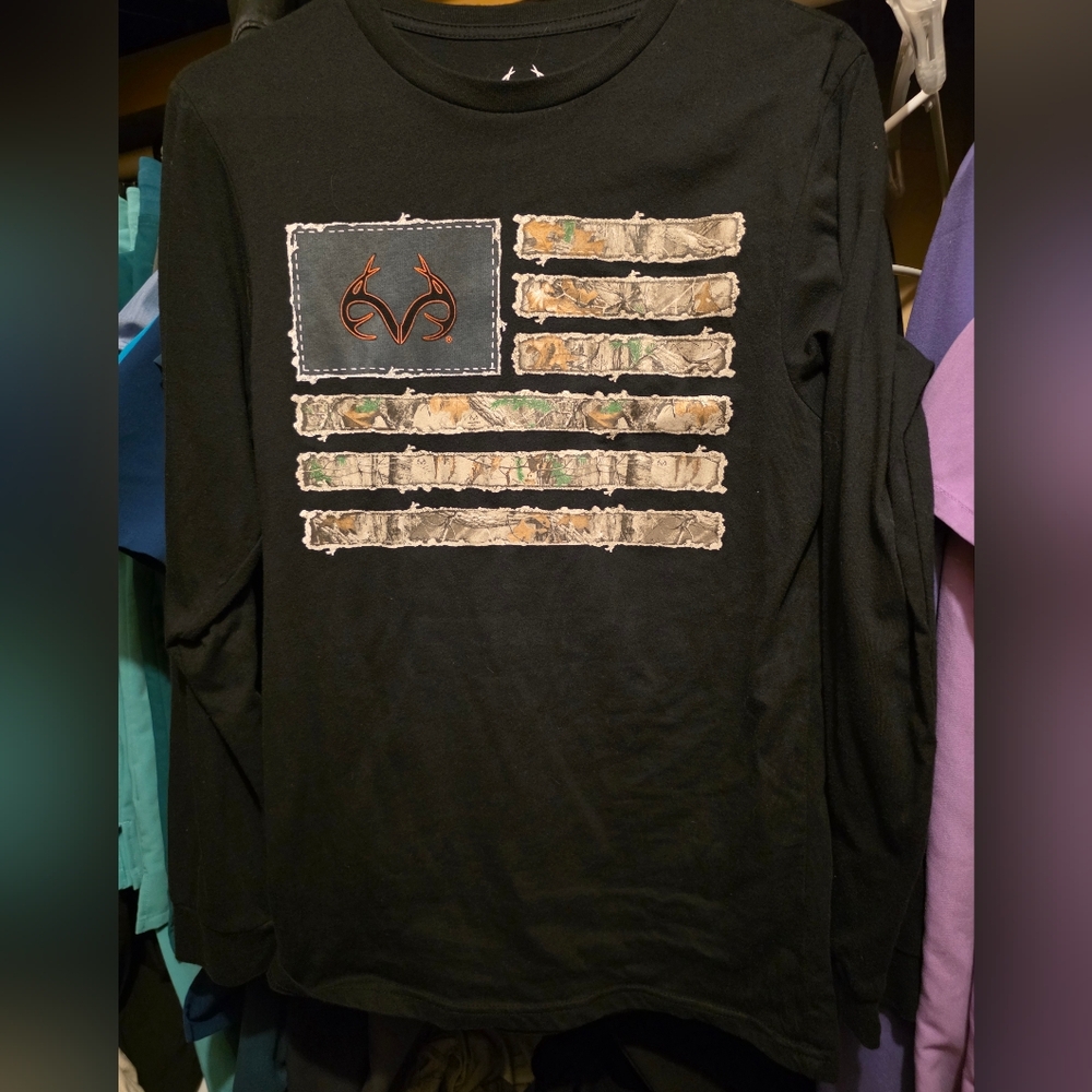 Realtree Black Long Sleeve with Camouflage Flag